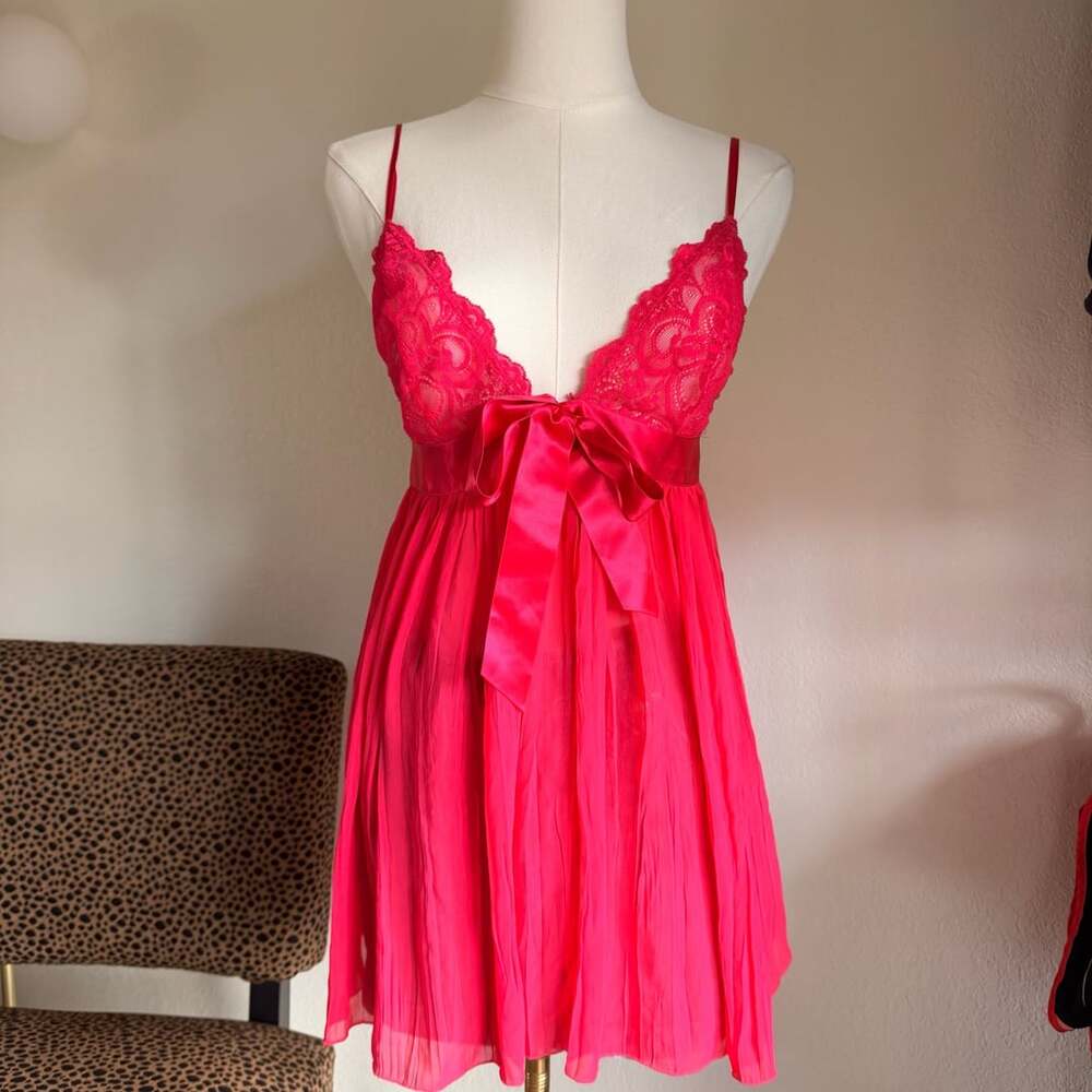 Victoria's Secret Red Hot Pink Pleated Babydoll Chemise Lingerie M